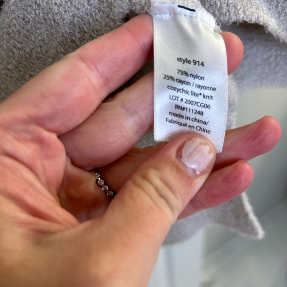 Barefoot Dreams Cozychic Lite Raglan Pullover Sweater Grey ivory Size Small NWOT - Picture 5 of 7